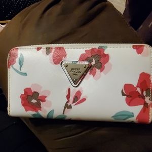 Used Guess Wallet